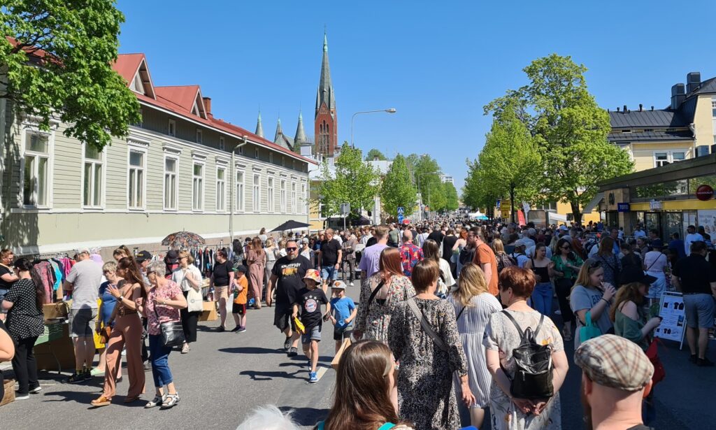 Portsan Katumarkkinat Puutarhakadulla Turussa toukokuussa